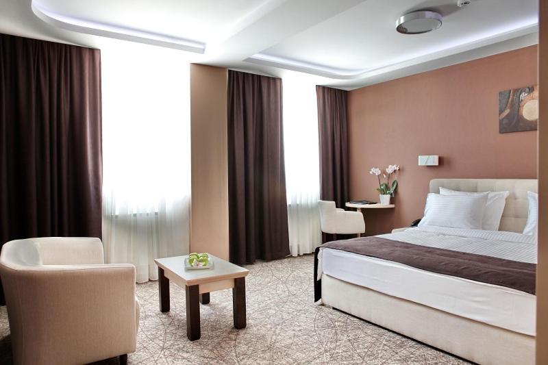 Garni Hotel Aveny Čačak Esterno foto