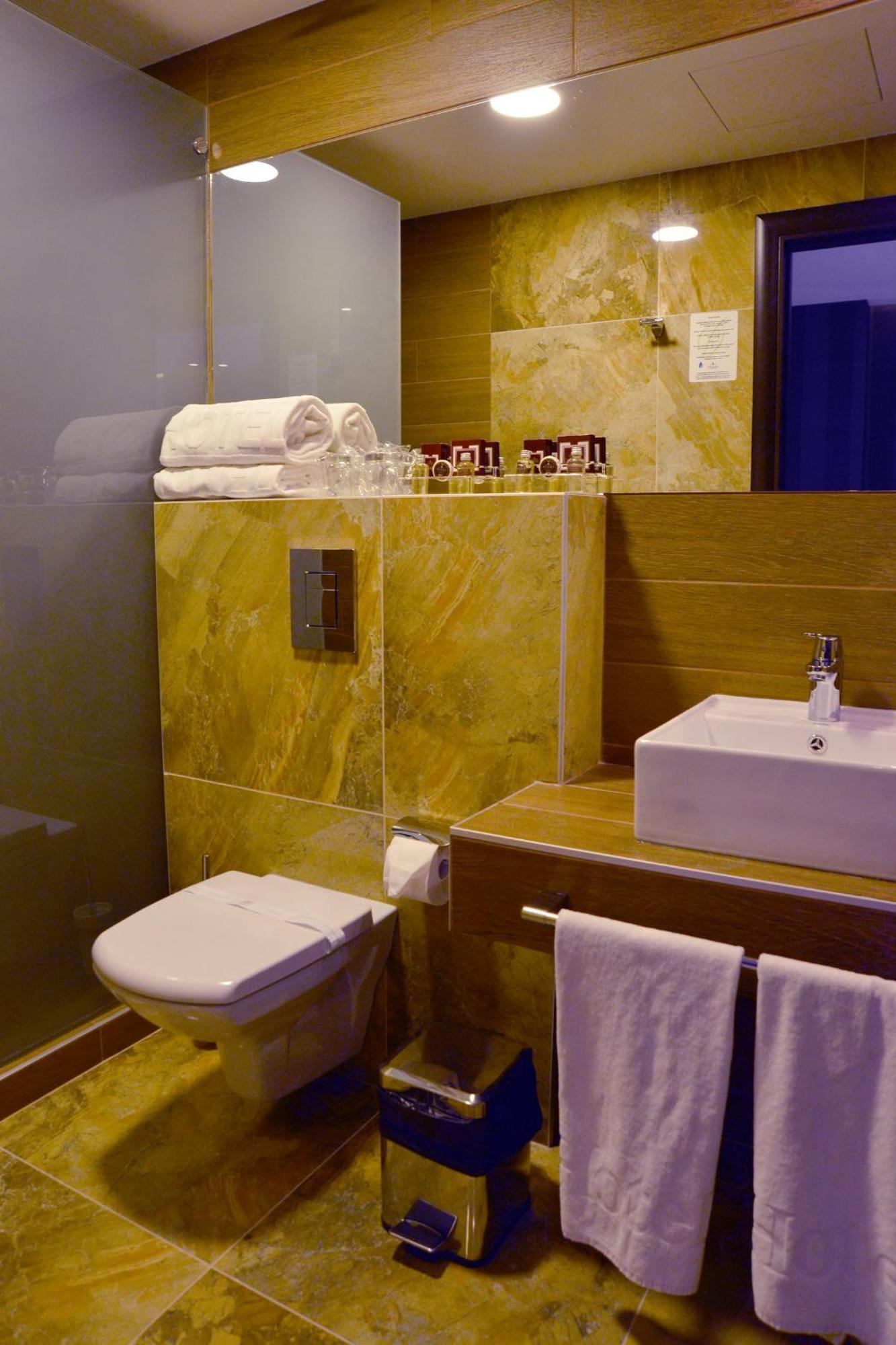 Garni Hotel Aveny Čačak Esterno foto