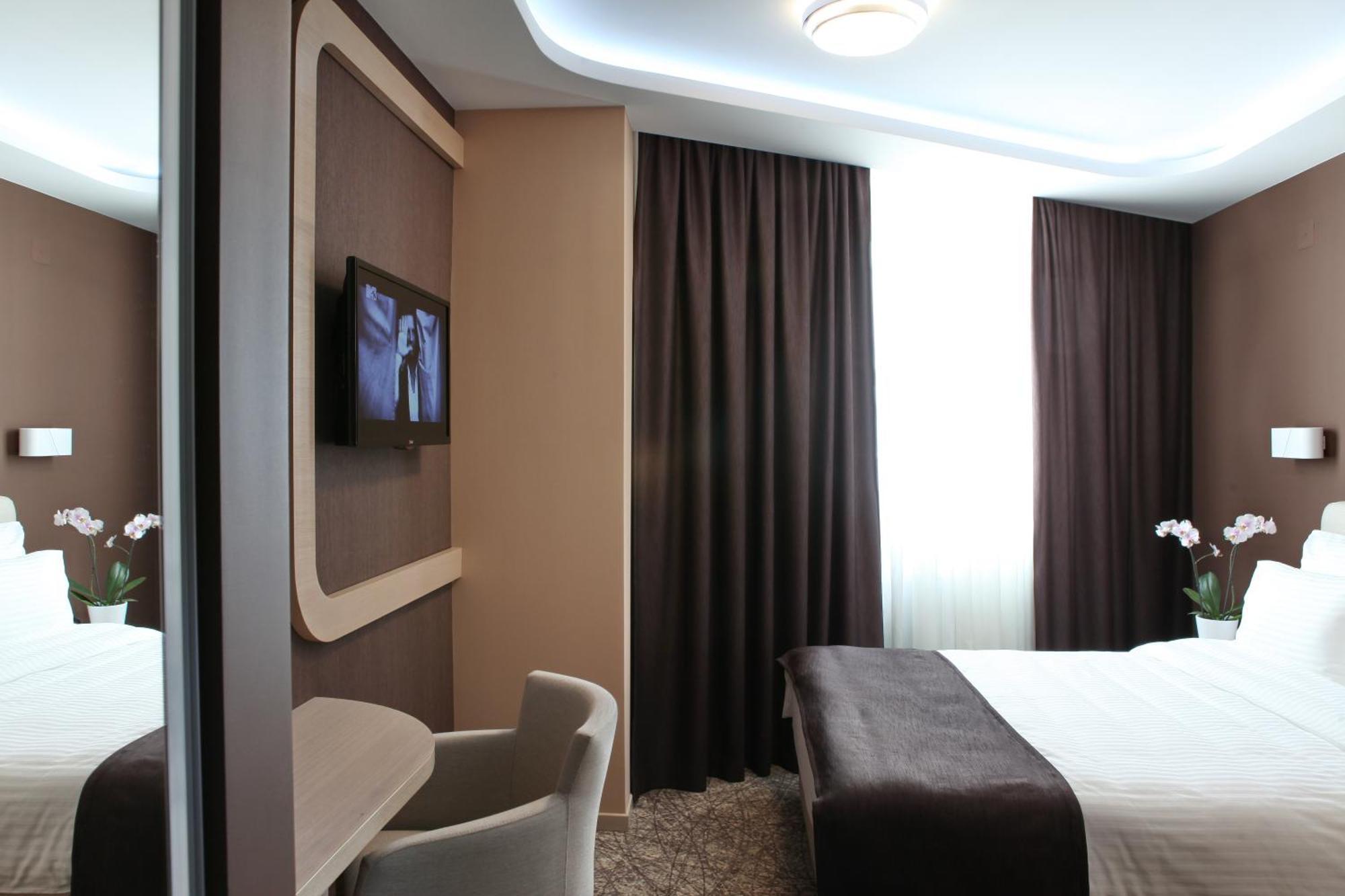 Garni Hotel Aveny Čačak Esterno foto