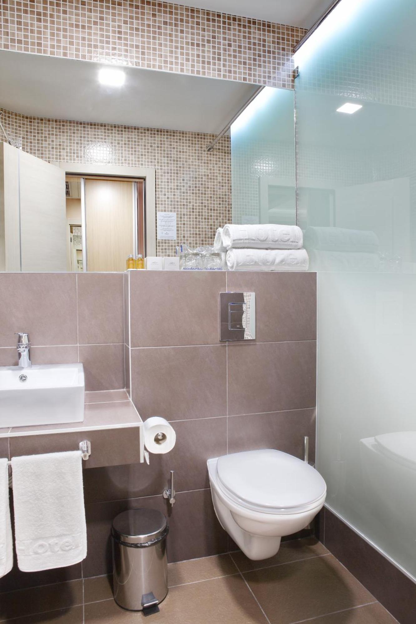 Garni Hotel Aveny Čačak Esterno foto